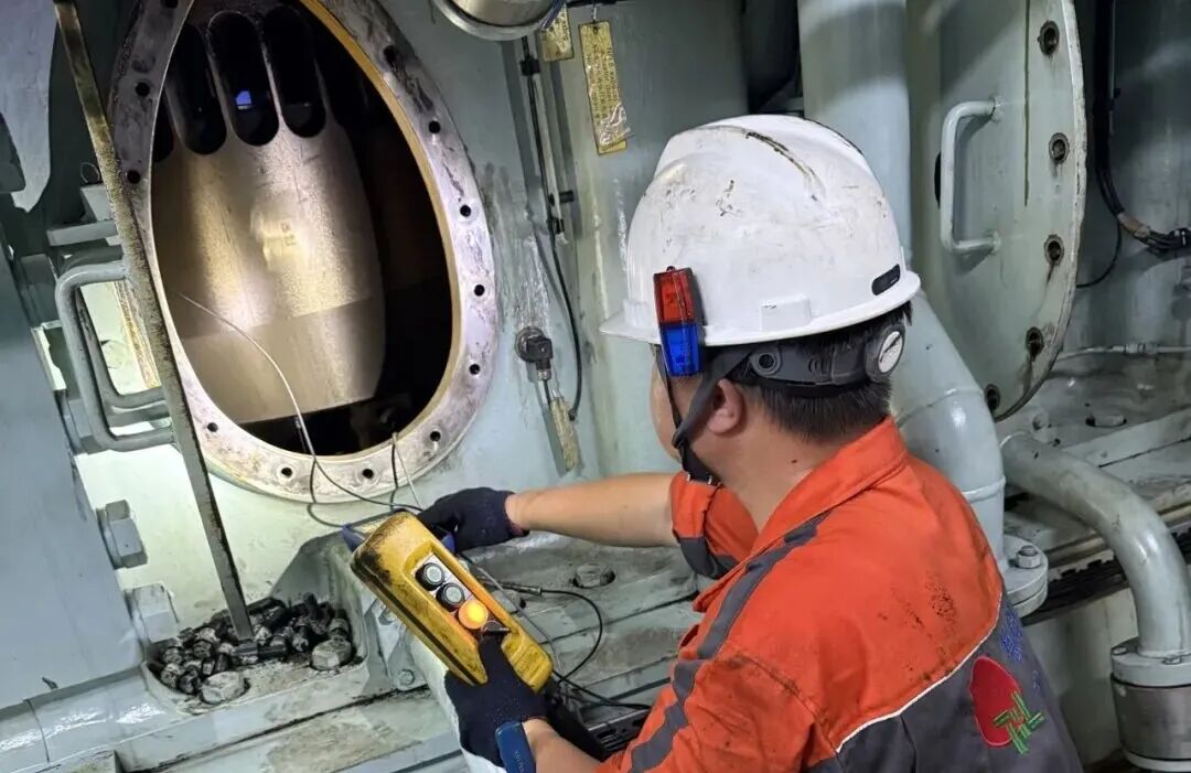 Tecway engineers completing cylinder-by-cylinder measurements on site